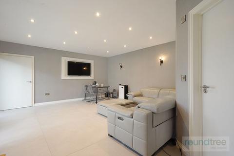 24 Downage, London, NW4 1AH