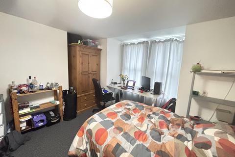 6 bedroom house to rent, Cliff Mount, Leeds