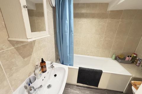 6 bedroom house to rent, Royal Park Avenue, Leeds