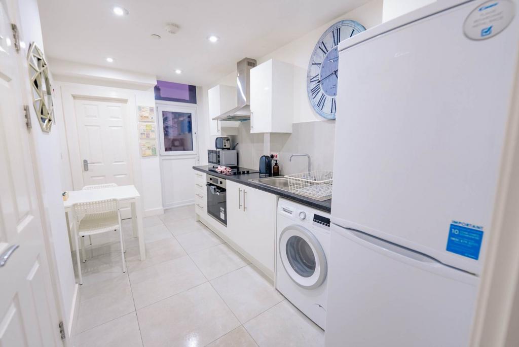 Apartment in Cardiff - View 2