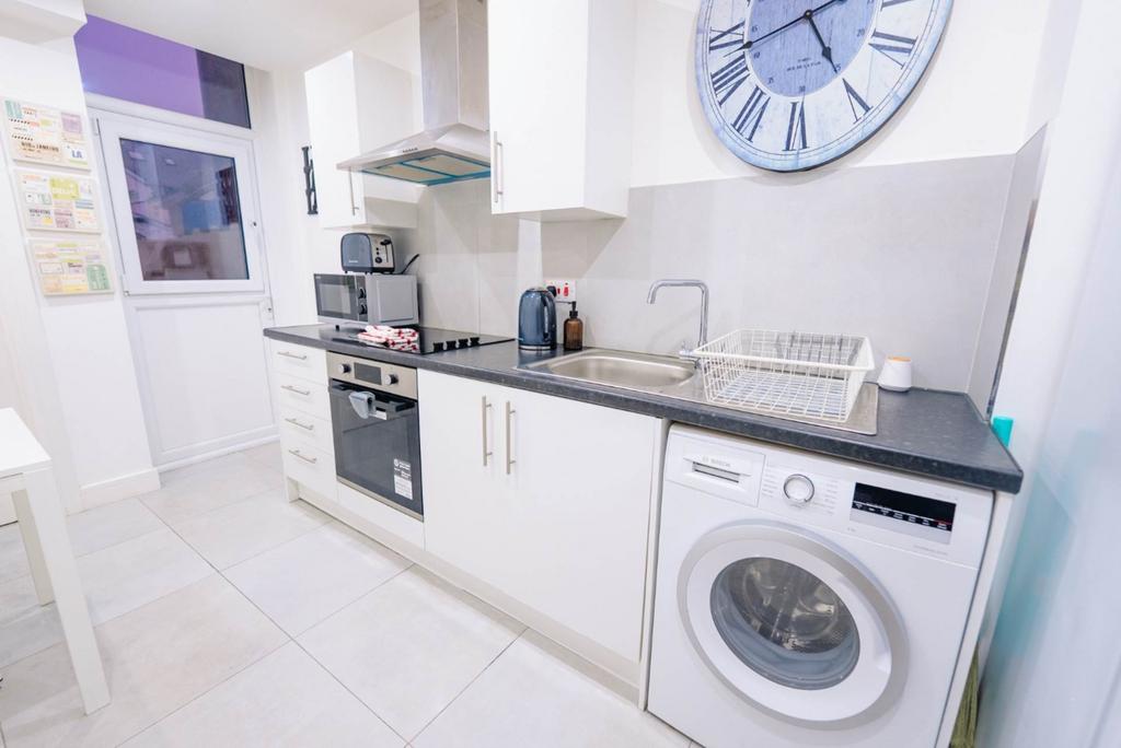 Apartment in Cardiff - View 3