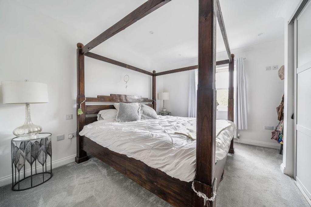 MASTER BEDROOM.jpg