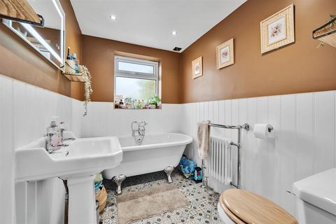 4 bedroom semi-detached house for sale, Fernwood Close, Shirland DE55