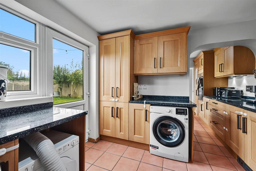 Utility Room to Kitchen.jpg