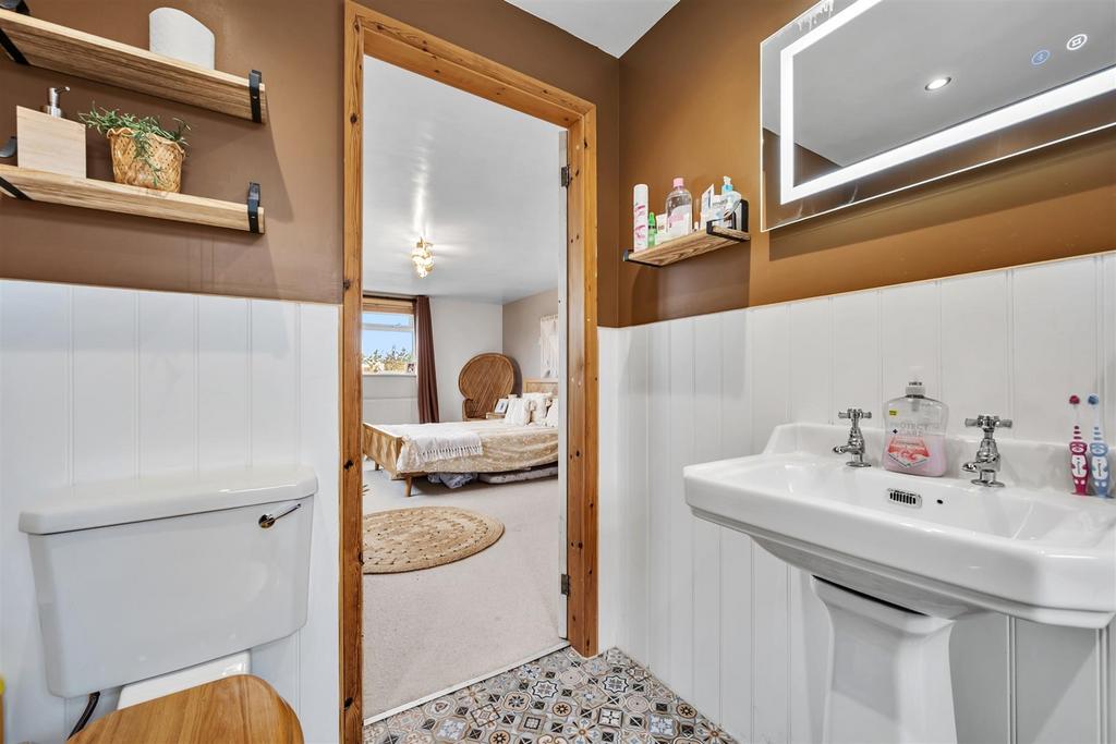 En-suite to Bedroom One.jpg