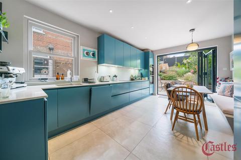 10 Tivoli Road, London, N8 8RE