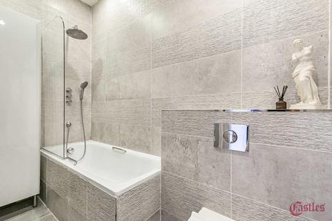 2 bedroom flat for sale, Shepherds Hill, N6