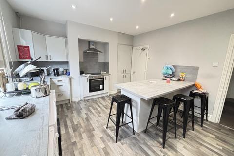 6 bedroom house to rent, Langdale Terrace, Leeds