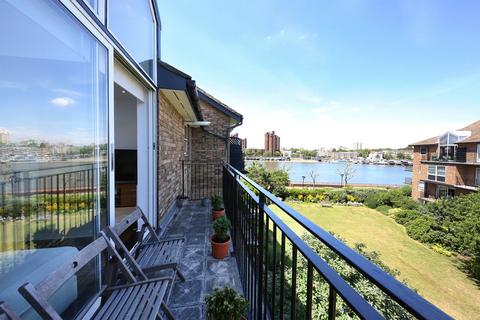 2 bedroom flat for sale, Thorney Crescent, London