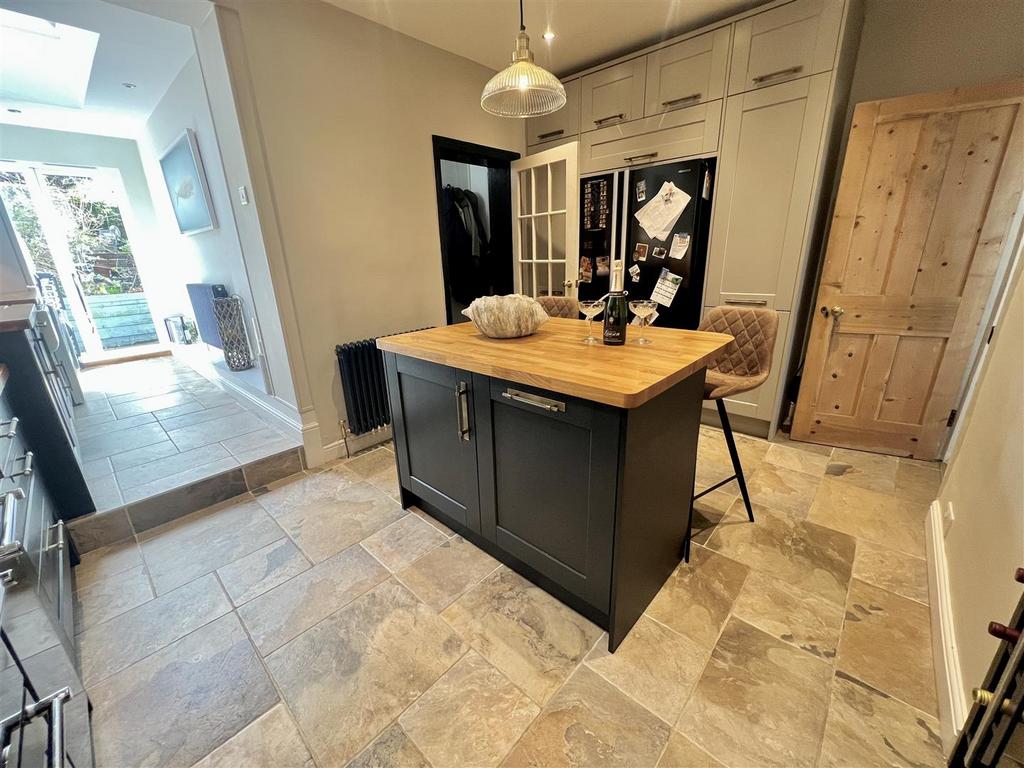 Kitchen/Breakfast Room: