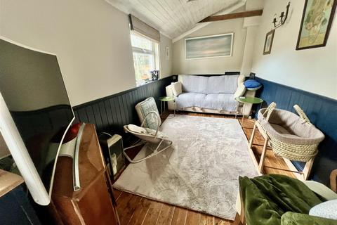 3 bedroom semi-detached house for sale, Osborne Road, East Cowes