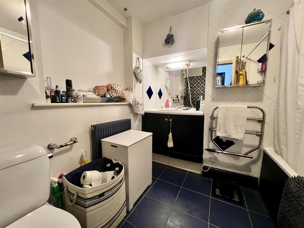 Family Bathroom: