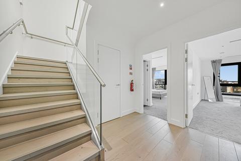 4 bedroom flat to rent, Fairbank House, 13 Beaufort Square, London
