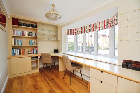 5 bedroom detached house for sale, Dwyer Close, Syston, LE7