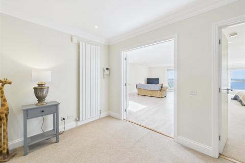 3 bedroom apartment for sale, Impressive 3 Bedroom, 2 Bathroom Non Qualified Apartment