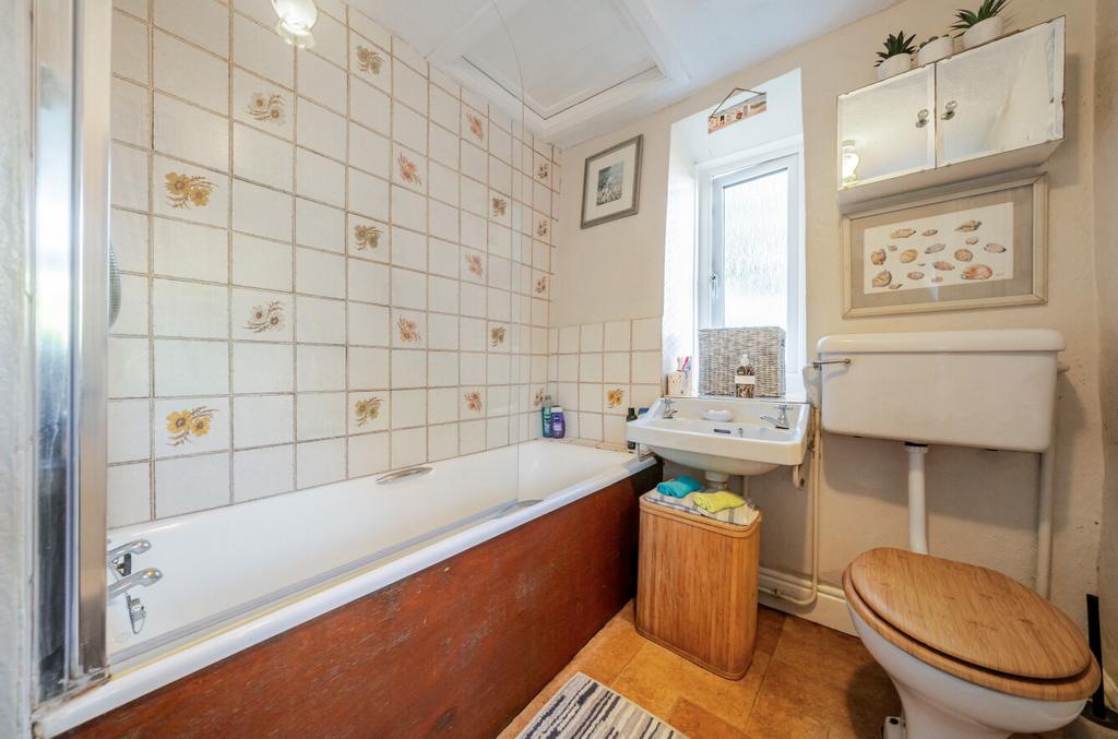 1359874-3-68d5790...