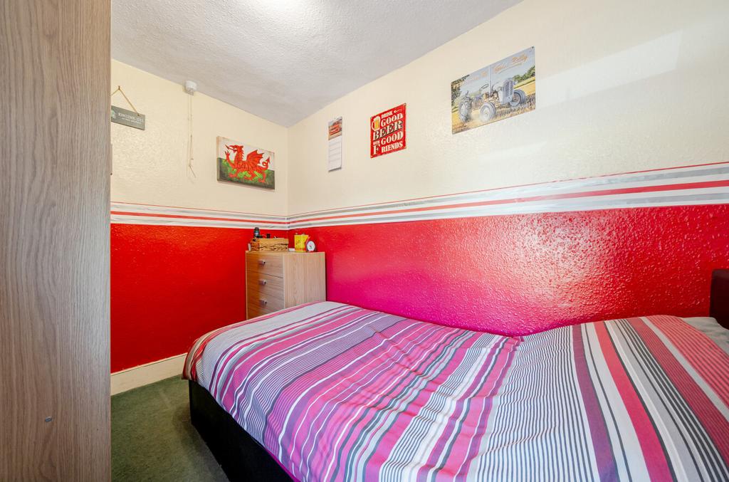 1359874-4-68d5790...