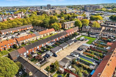 undefined, Long Lynderswood, Basildon, SS15 5
