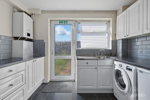 undefined, Long Lynderswood, Basildon, SS15 5