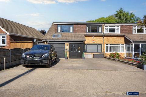4 bedroom semi-detached house for sale, Prospect Road, Hornchurch, RM11