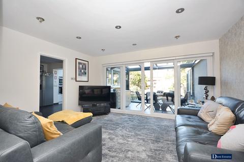 4 bedroom semi-detached house for sale, Prospect Road, Hornchurch, RM11