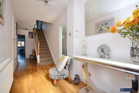 4 bedroom semi-detached house for sale, Prospect Road, Hornchurch, RM11