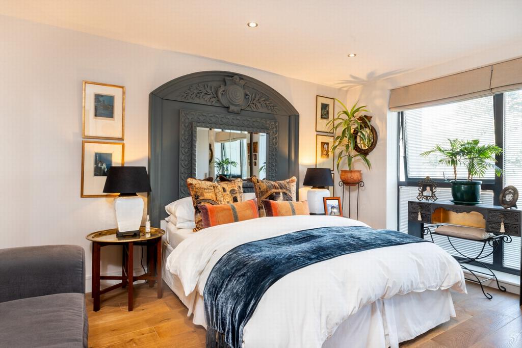 Principal bedroom