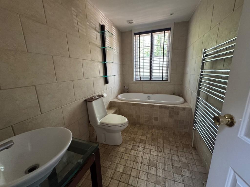 Bath Medium T202508141728.jpg