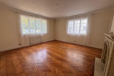 3 bedroom ground floor flat for sale, 4 Woodcock Lodge, Epping Green, Hertford, Hertfordshire SG13 8ND