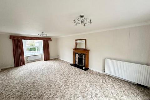 4 bedroom detached house to rent, Wood End Close, Skircoat Green, Halifax