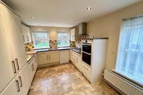 4 bedroom detached house to rent, Wood End Close, Skircoat Green, Halifax