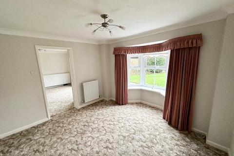 4 bedroom detached house to rent, Wood End Close, Skircoat Green, Halifax