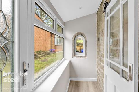 1 Barlow Fold, Rossendale, BB4 6EG
