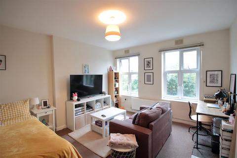 Studio to rent, Brixton Hill Court, Brixton Hill SW2