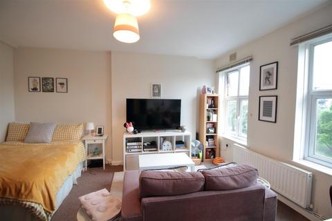Studio to rent, Brixton Hill Court, Brixton Hill SW2