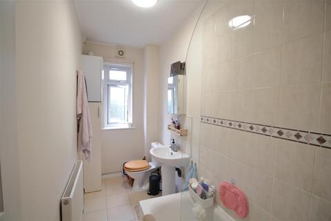 Studio to rent, Brixton Hill Court, Brixton Hill SW2