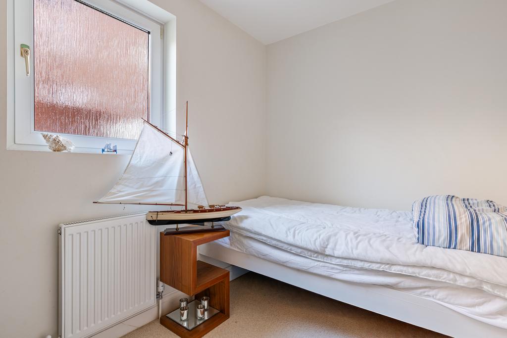 21 Bedroom 2 14a Mount Boone, Dartmouth - 250926