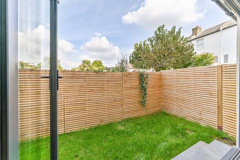 3 bedroom semi-detached house to rent, South Croydon, South Croydon, CR2