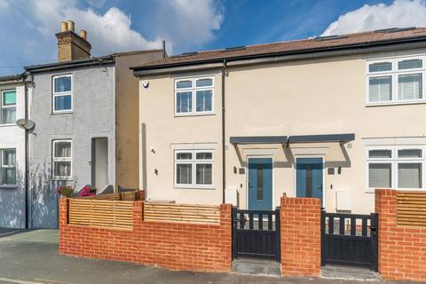 3 bedroom semi-detached house to rent, South Croydon, South Croydon, CR2