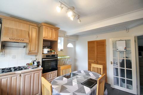 2 bedroom maisonette for sale, St. Barnabas Road, Woodford Green, IG8