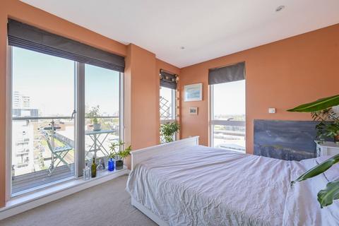 15 Seven Sea Gardens, London E3