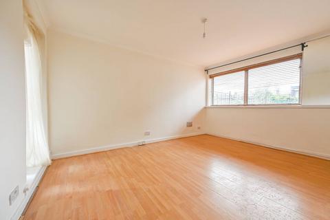2 bedroom flat to rent, Parkgate Road, Battersea, London, SW11