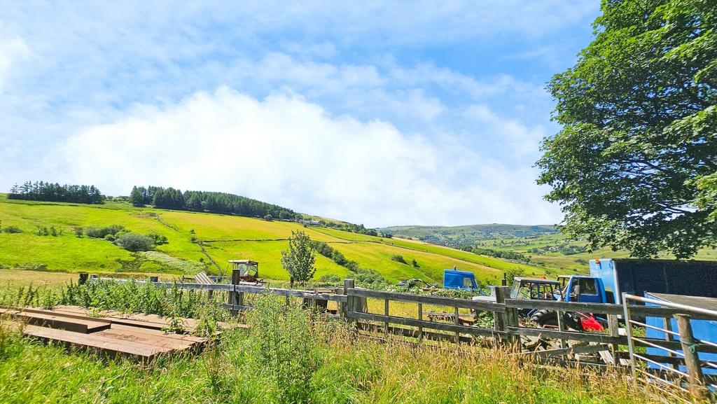 Higher Castleshaw Farm