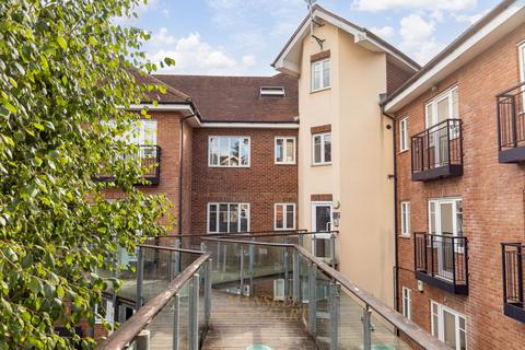2 bedroom flat for sale, Lumley Road, Horley RH6