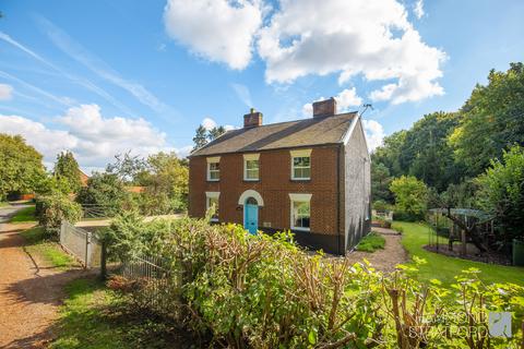 4 bedroom detached house for sale, Suton Street, Suton