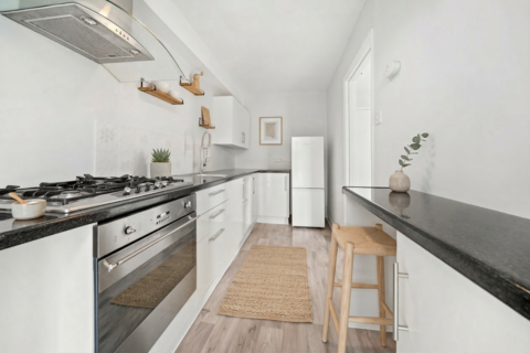 1 bedroom flat for sale, Harewood Road, SW19