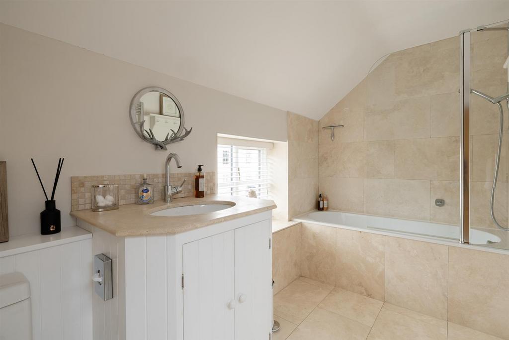Cottage - Bathroom