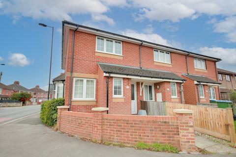 SHOLING! ALLOCATED PARKING SPACE! POPULAR LOCATION!