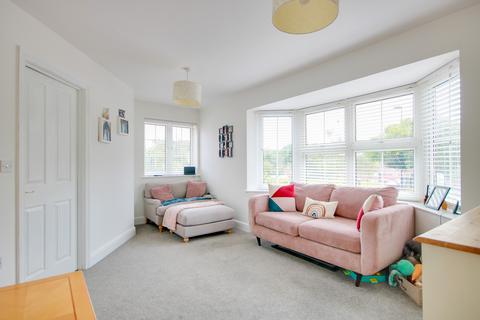 2 bedroom end of terrace house for sale, SHOLING! ALLOCATED PARKING SPACE! POPULAR LOCATION!