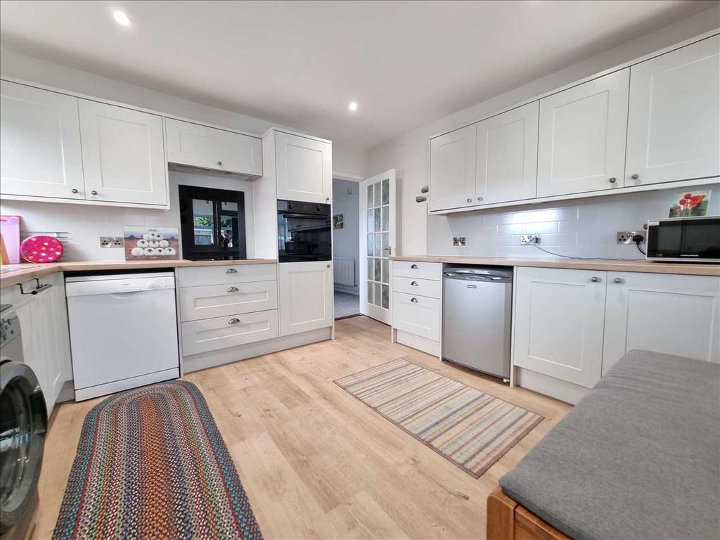Kitchen: